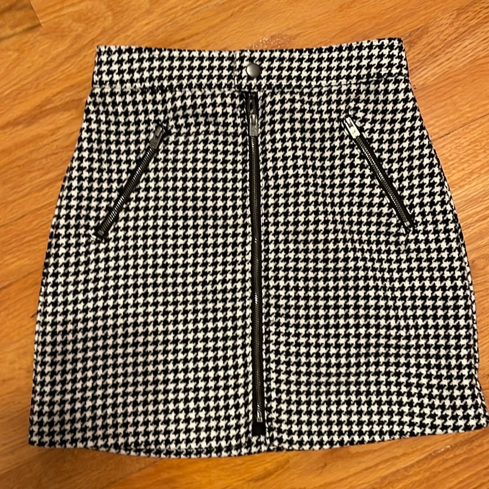 Hollister size XS ultra high -rise black and white checked mini skirt.